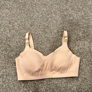 Kindered Bravely medium BUSTY nursing bra Ultra Comfort Smooth Classic